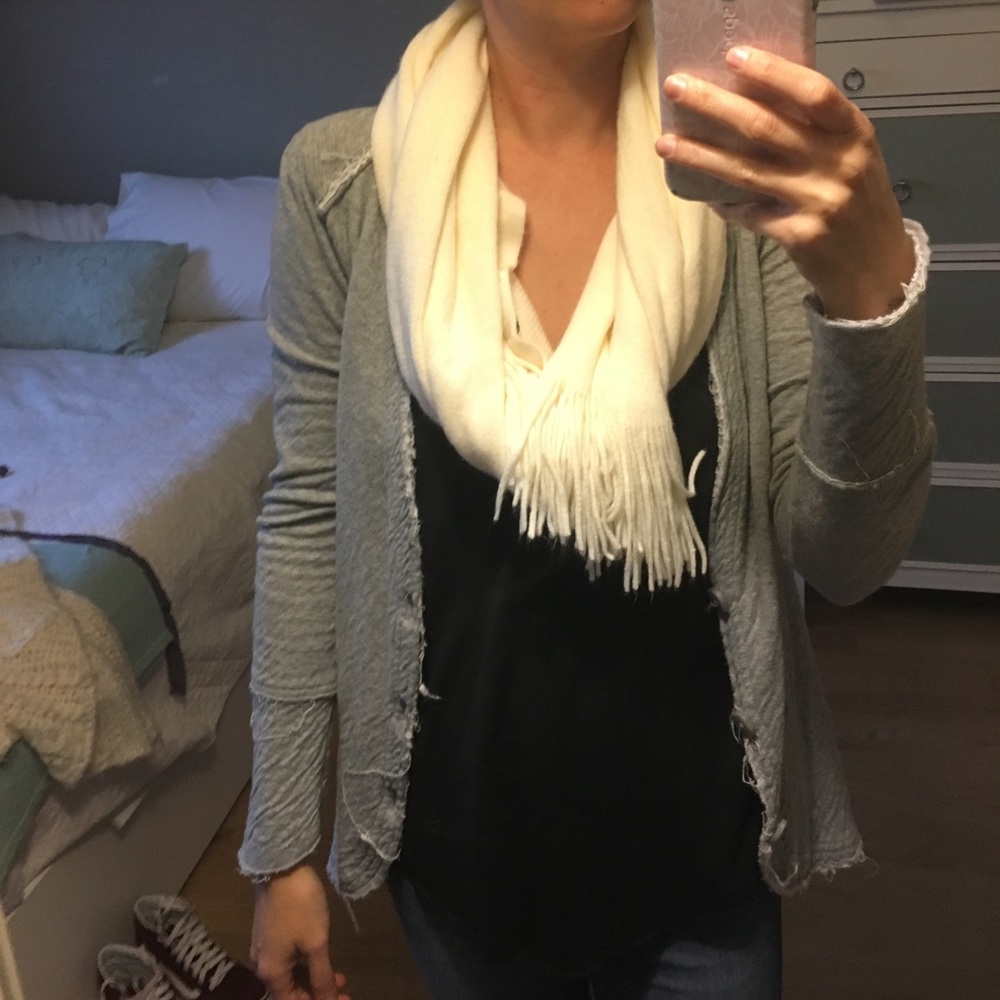 Extra Soft Scarf - Picture 3 of 4