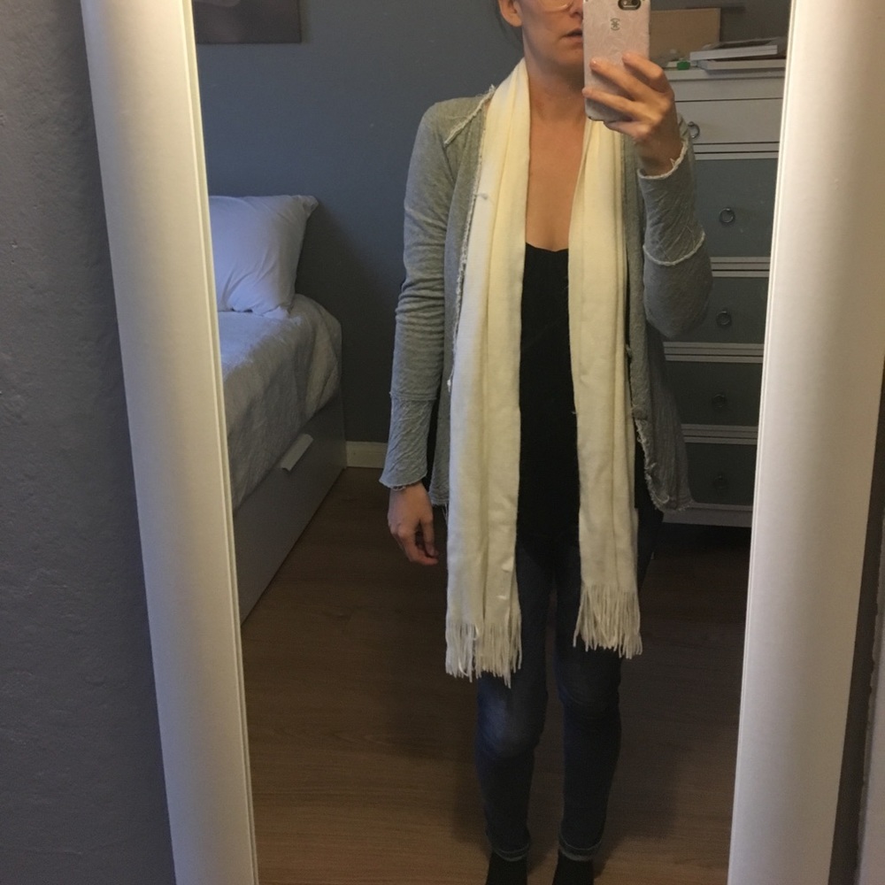 Extra Soft Scarf - Picture 4 of 4