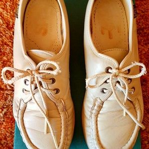 SAS brand woman's shoes