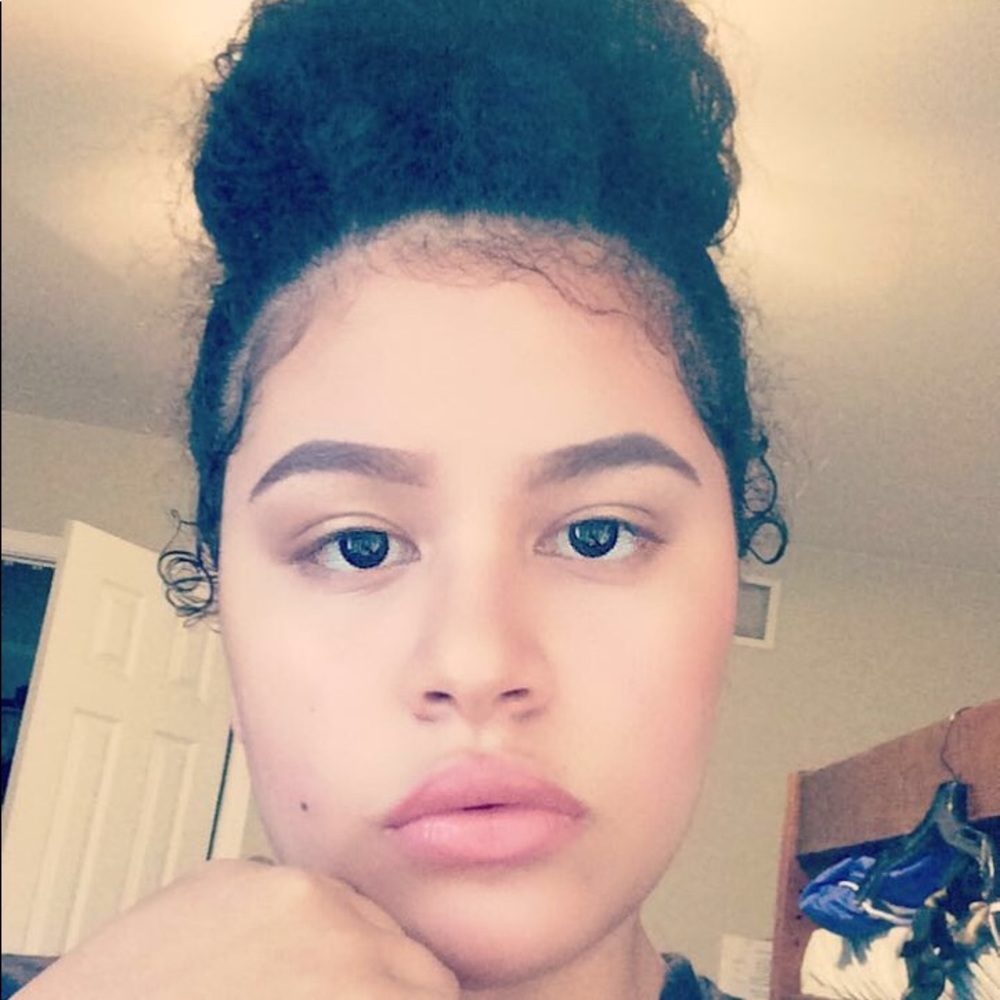 Meet your Posher, Viviane