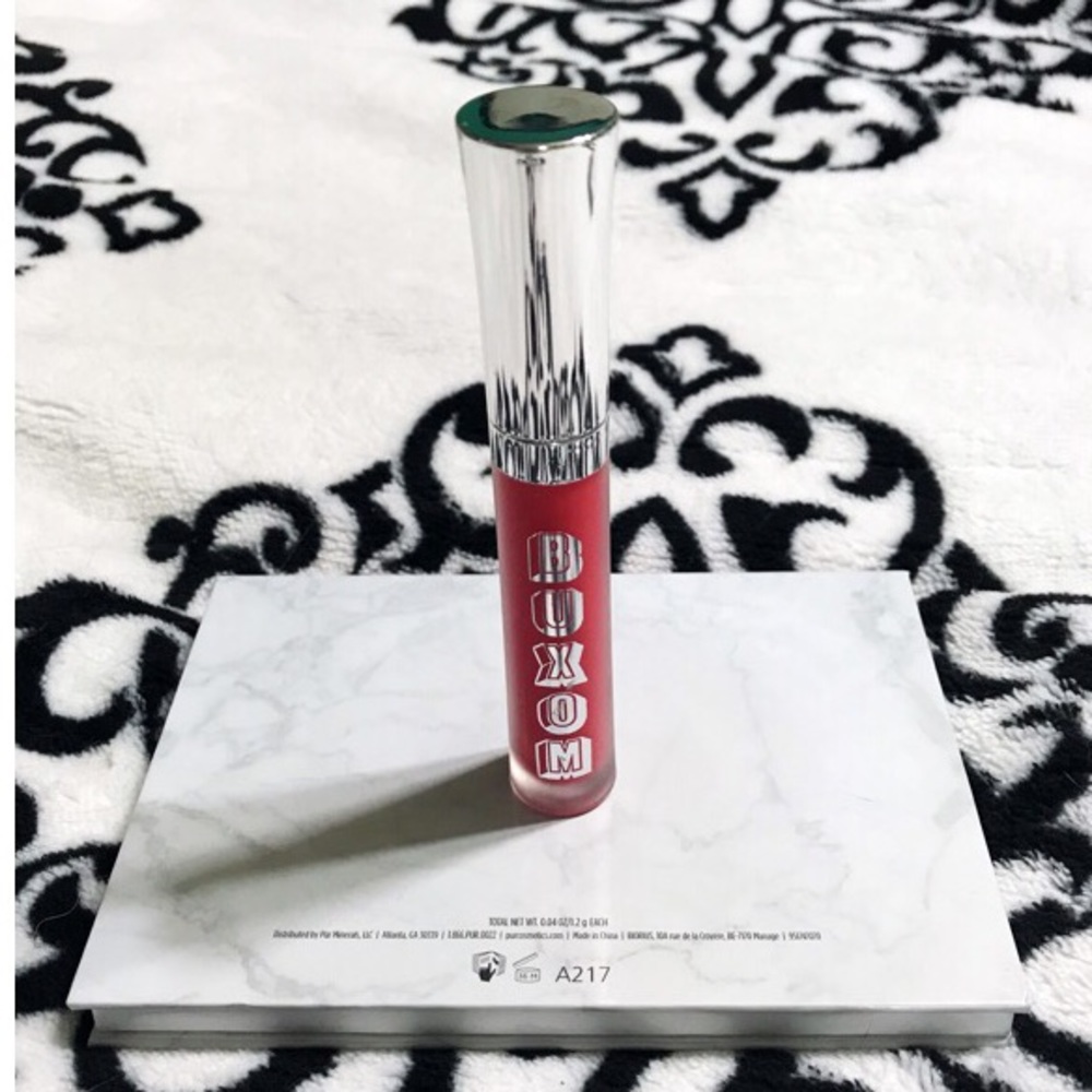 NEW. Buxom lip gloss.