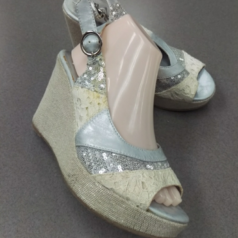 BKE Sole 8.5M gray glitter 4 inch wedge heel