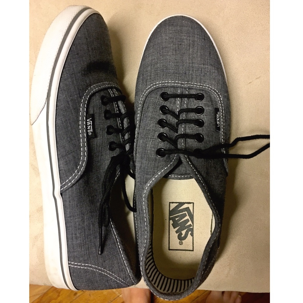 VANS Unisex Authentic Low Top Sneaker