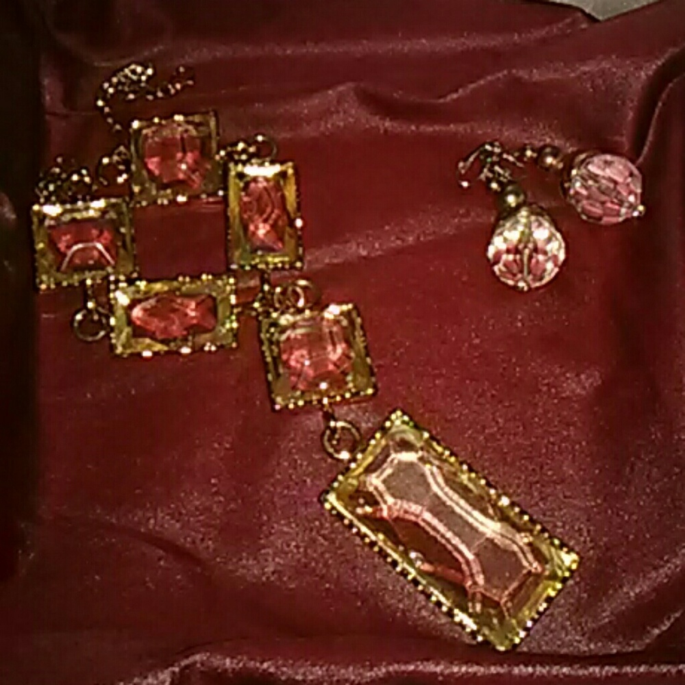 Necklace and earrings set