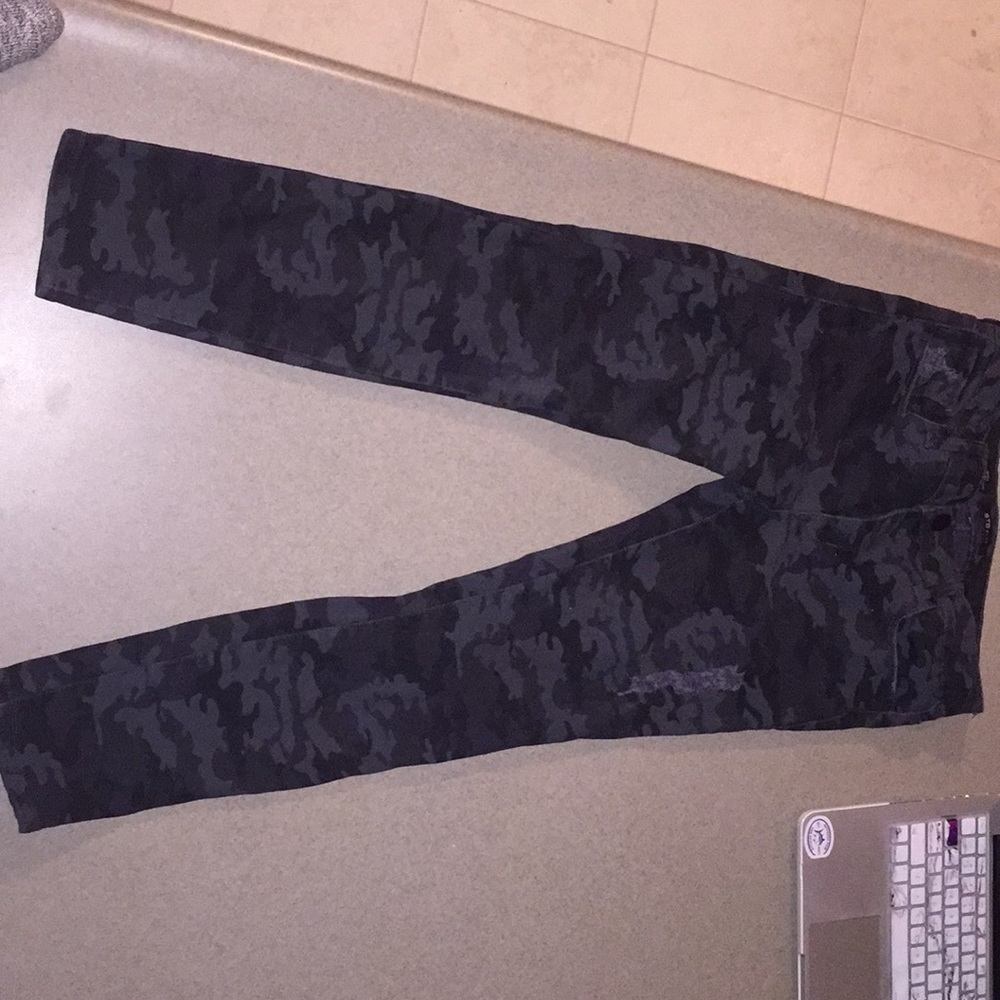 Black/grey camo ankle skinny jeans