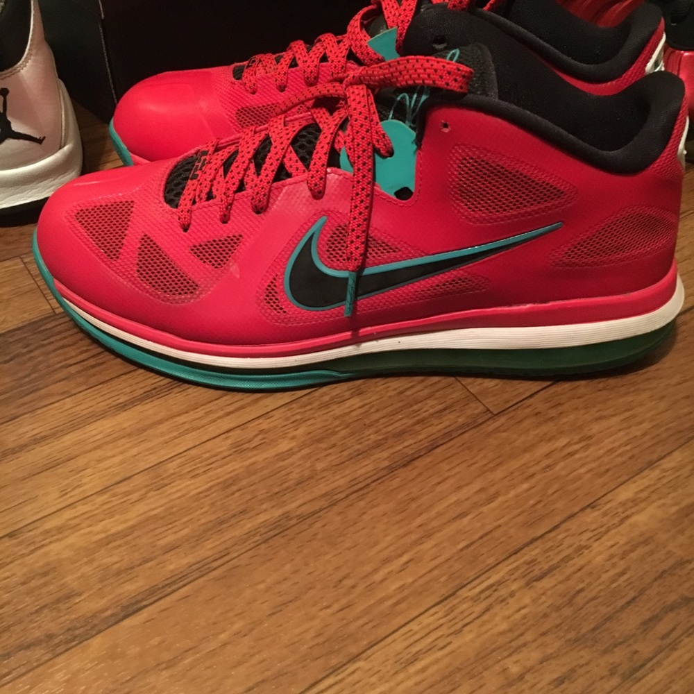 Lebron James 9 Low "Liverpool"