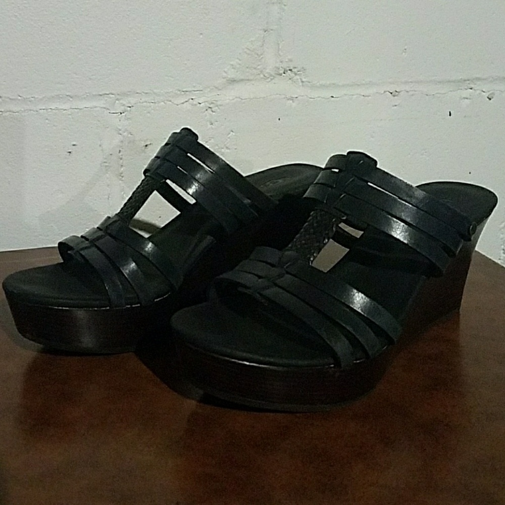 UGG Mattie wedge sandal size 7