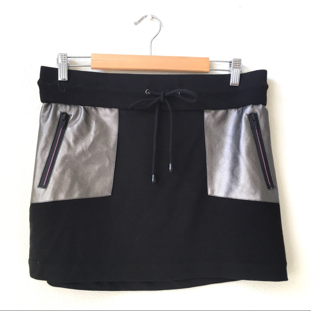 Casual Black Mini Skirt w/ Metallic Accent Pockets