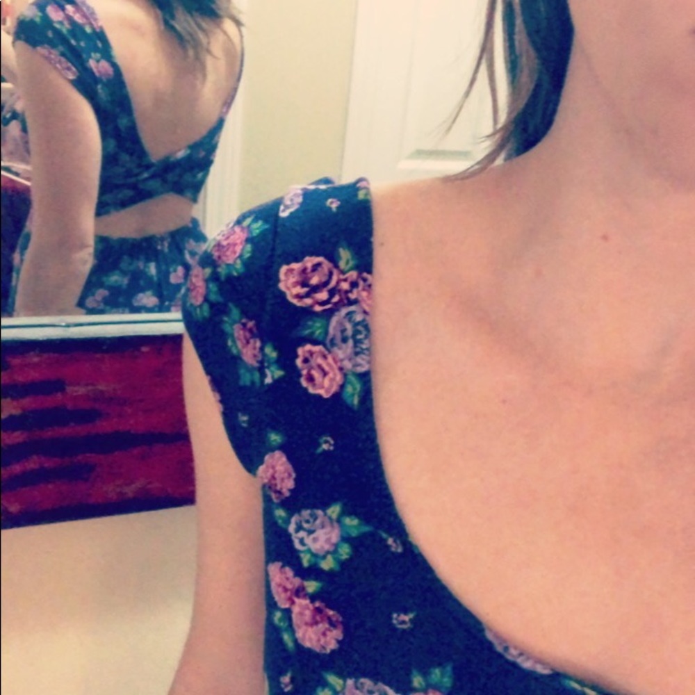 Dress - Picture 2 of 4
