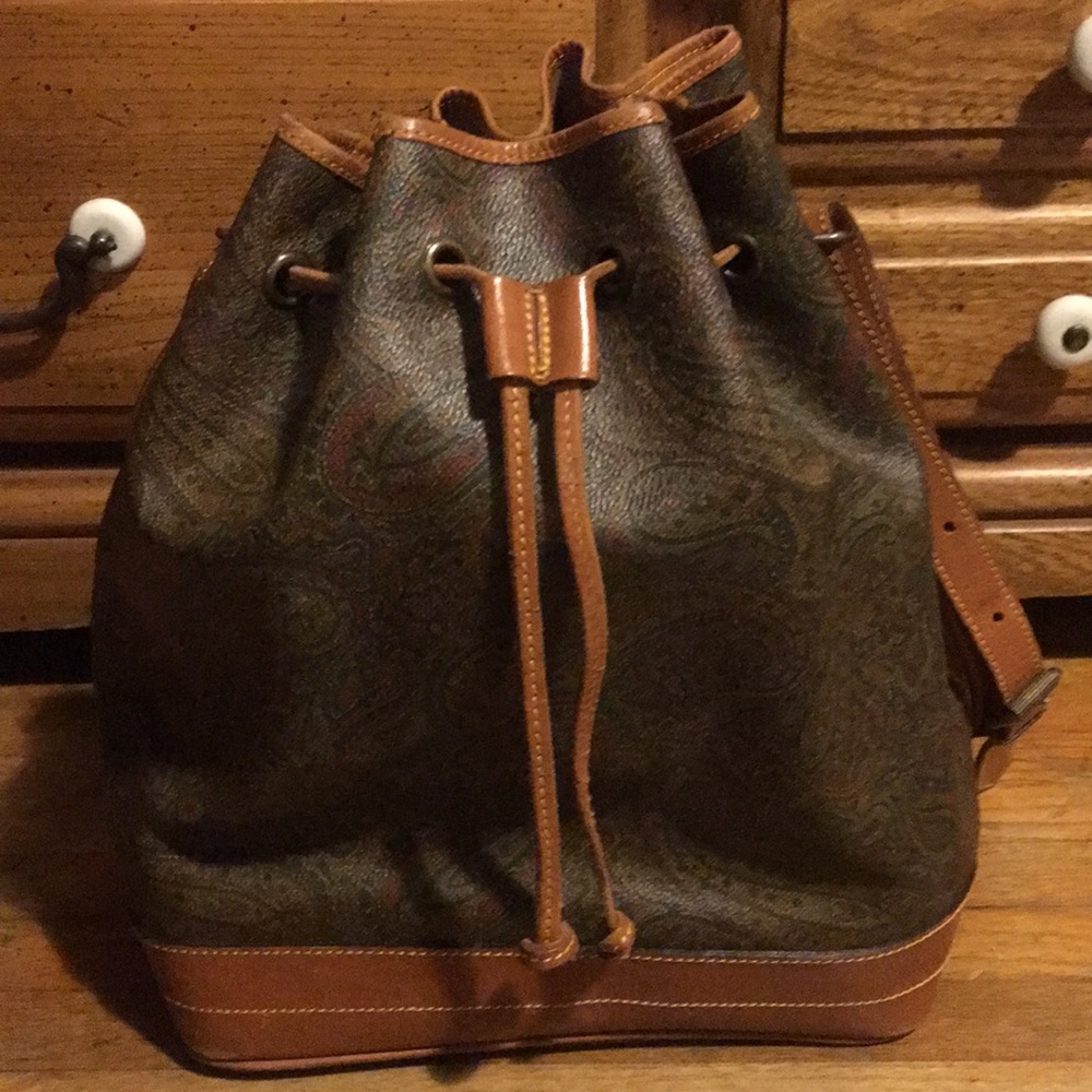 MADE IN ITALY Vintage leather paisley bucket bag