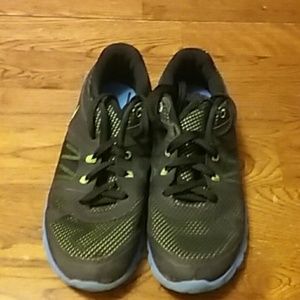 Boys Nike tennis shoes