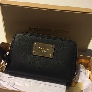 Michael Kors Wallet / Wristlet. Brand New