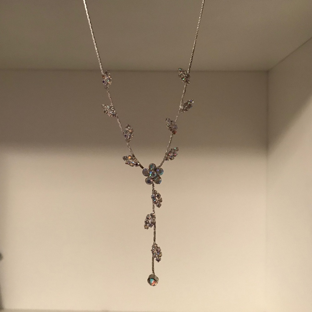 NWOT Diamond Floral Necklace