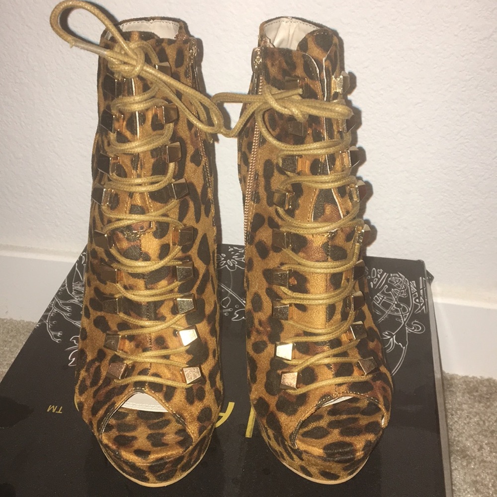 Leopard wedge