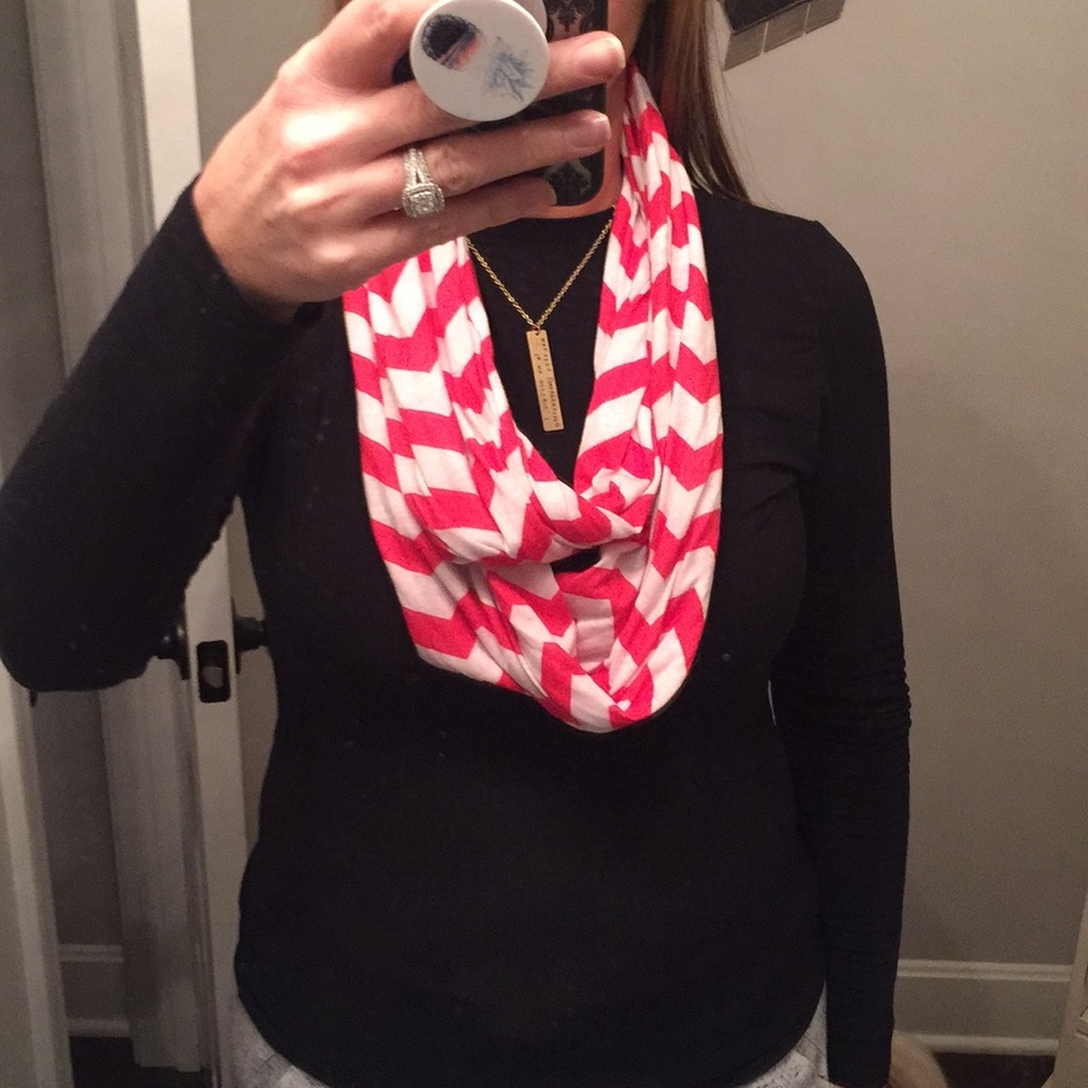 Red and white chevron infinity scarf 🧣