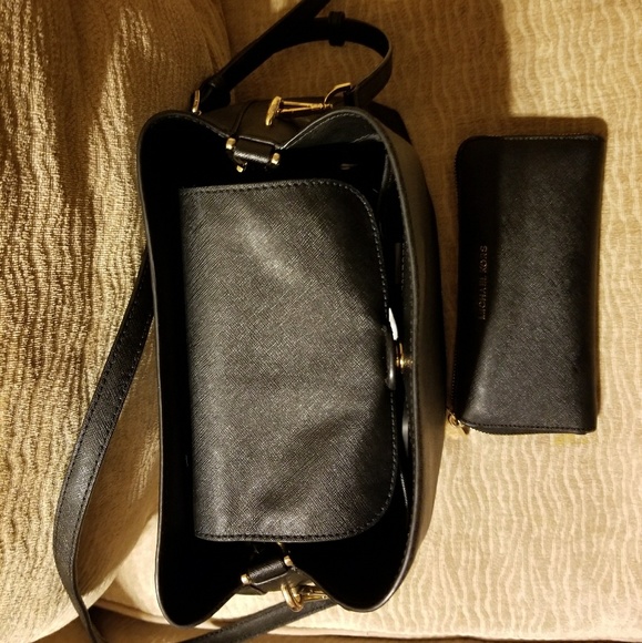 Authentic Michael Kors purse and wallet - Picture 2 of 3
