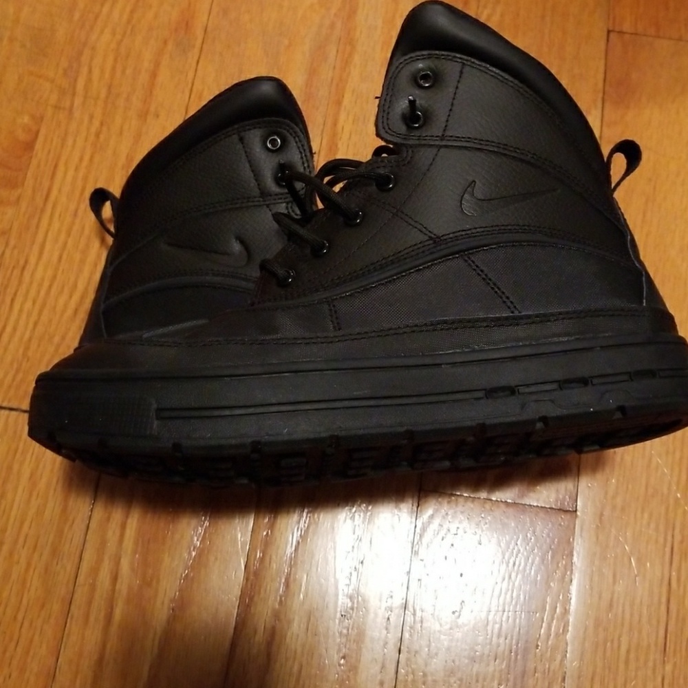 Nike Boots [Make an offer]