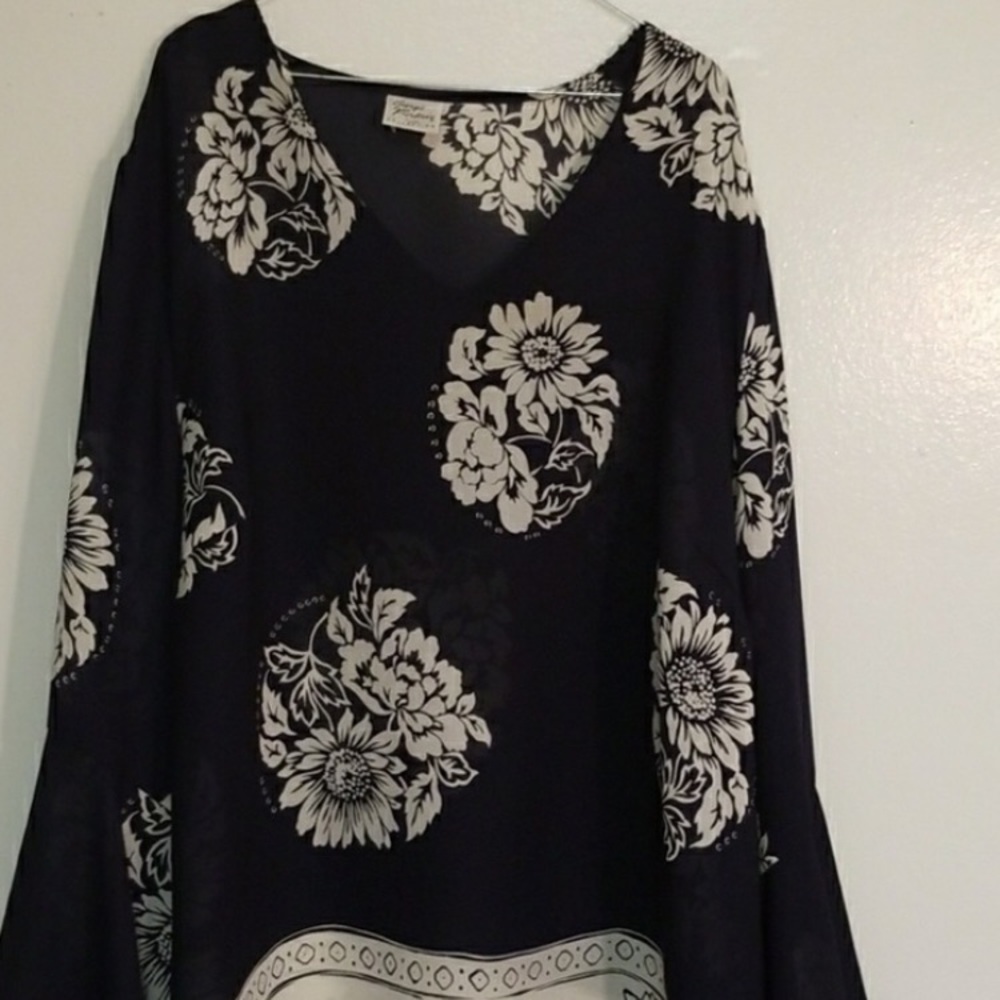 Navy blue an cream blouse