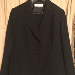 Tahari Black 2pc skirt suit