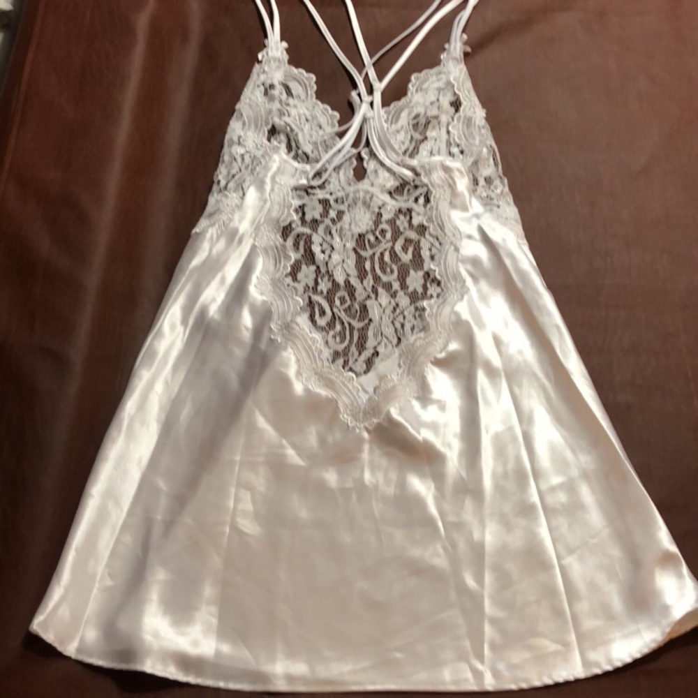 Lingerie - Picture 2 of 2