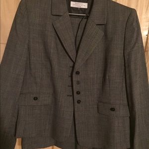 Tahari grey 2pc skirt suit