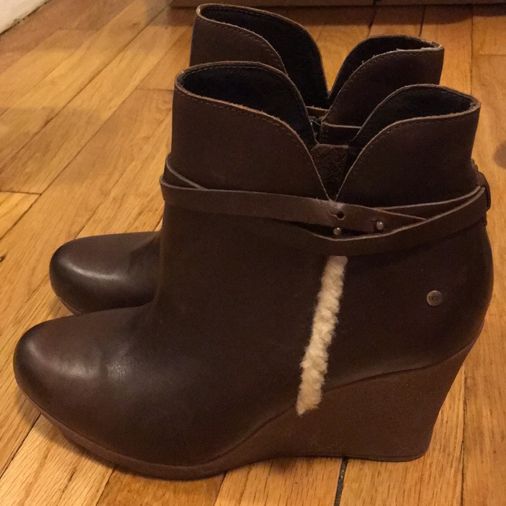 Brown ugg wedges with lining, never worn