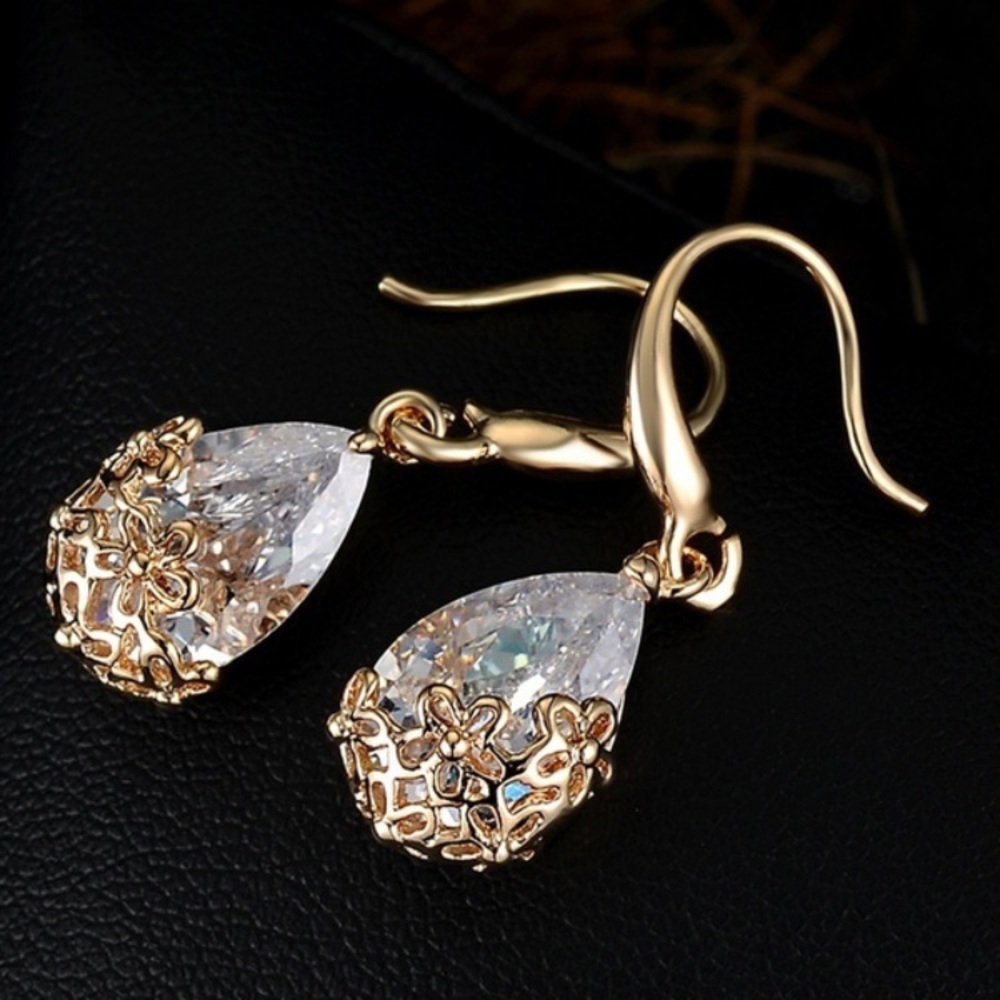 Teardrop crystal earrings