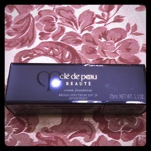 Brand new Cle de Peau O10 cream foundation SPF29