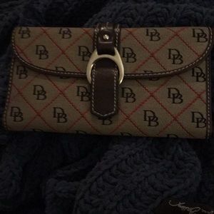Dooney and bourke wallet