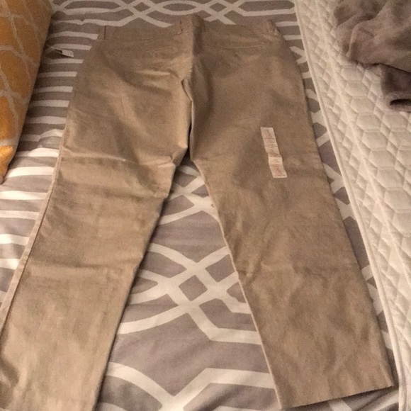Gap Size 8 Khaki Pants - Picture 3 of 5