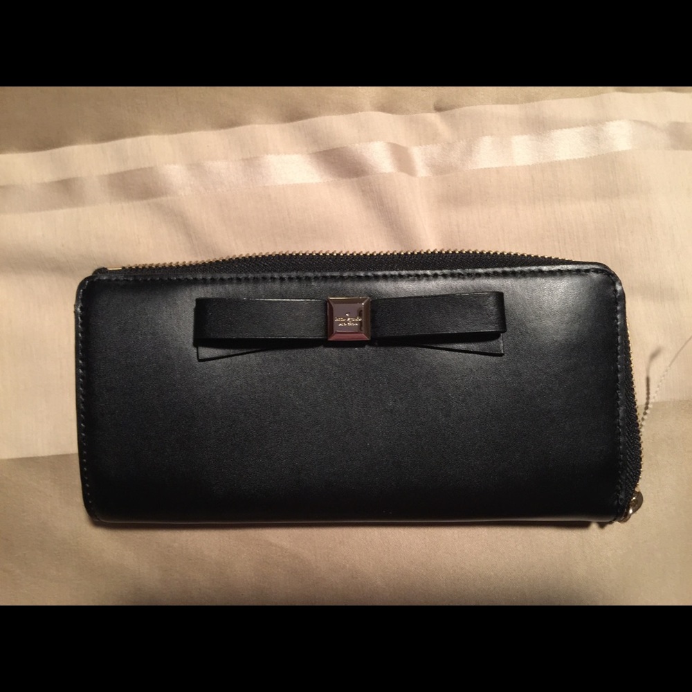 Brand New Kate Spade leather zip wallet