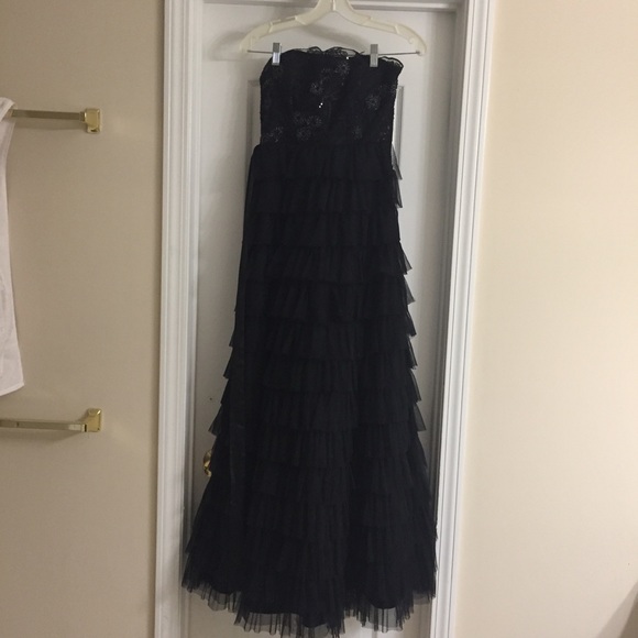 Masquerade Dresses & Skirts - Black Ruffle Strapless Formal Dress