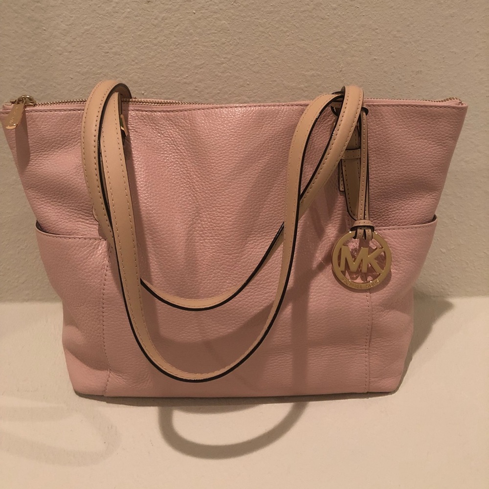 💕Michael Kors purse, pretty in pink! 💕