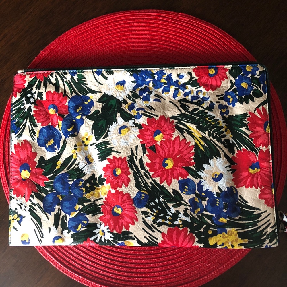 GONE ON MONDAY ❤️Host Pick❤️ **BALENCIAGA NWT - Picture 5 of 8