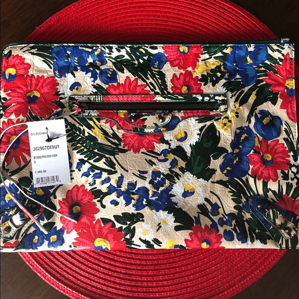 GONE ON MONDAY ❤️Host Pick❤️ **BALENCIAGA NWT - Picture 4 of 8