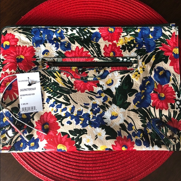 GONE ON MONDAY  ❤️Host Pick❤️ **BALENCIAGA NWT - Picture 4 of 8