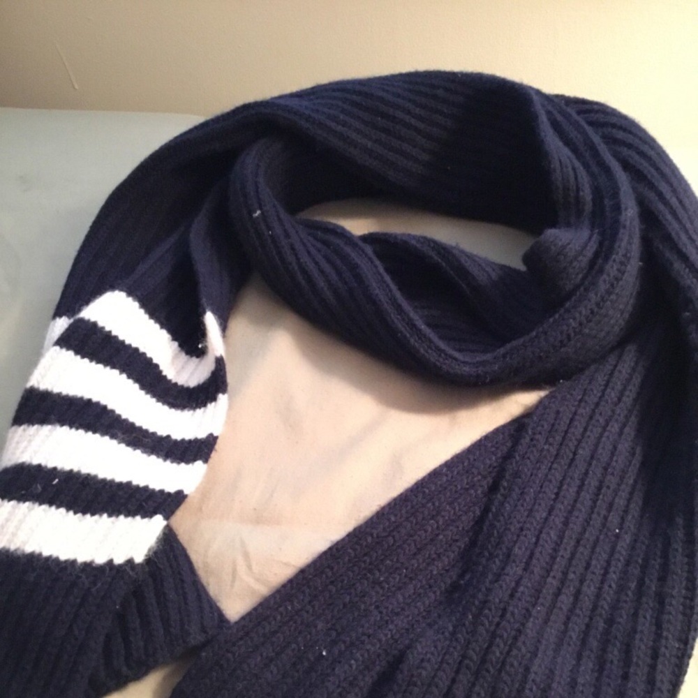 Club Monaco men’s scarf.