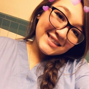 Meet your Posher, Claudia