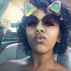 Meet your Posher, Joneesha