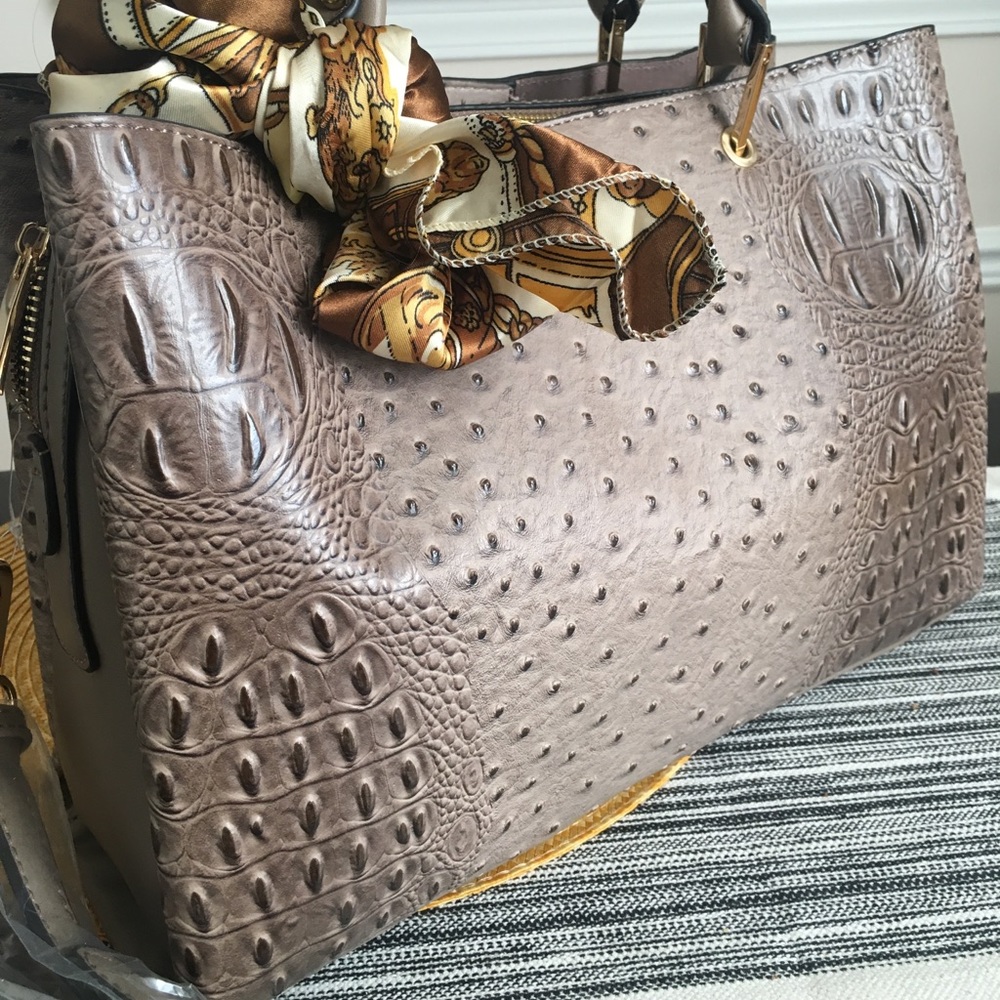 100% Vegan Leather Handbag!