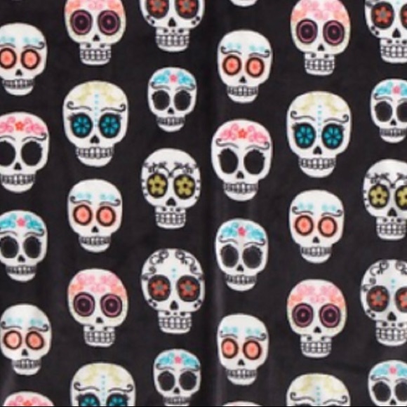 Thro Marlo Lorenz Plush Rainbow Sugar Skull Throw - Picture 2 of 8