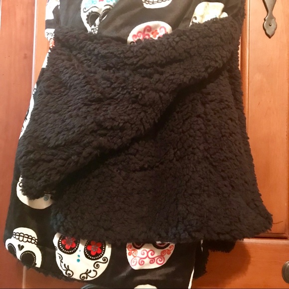 Thro Marlo Lorenz Plush Rainbow Sugar Skull Throw - Picture 7 of 8