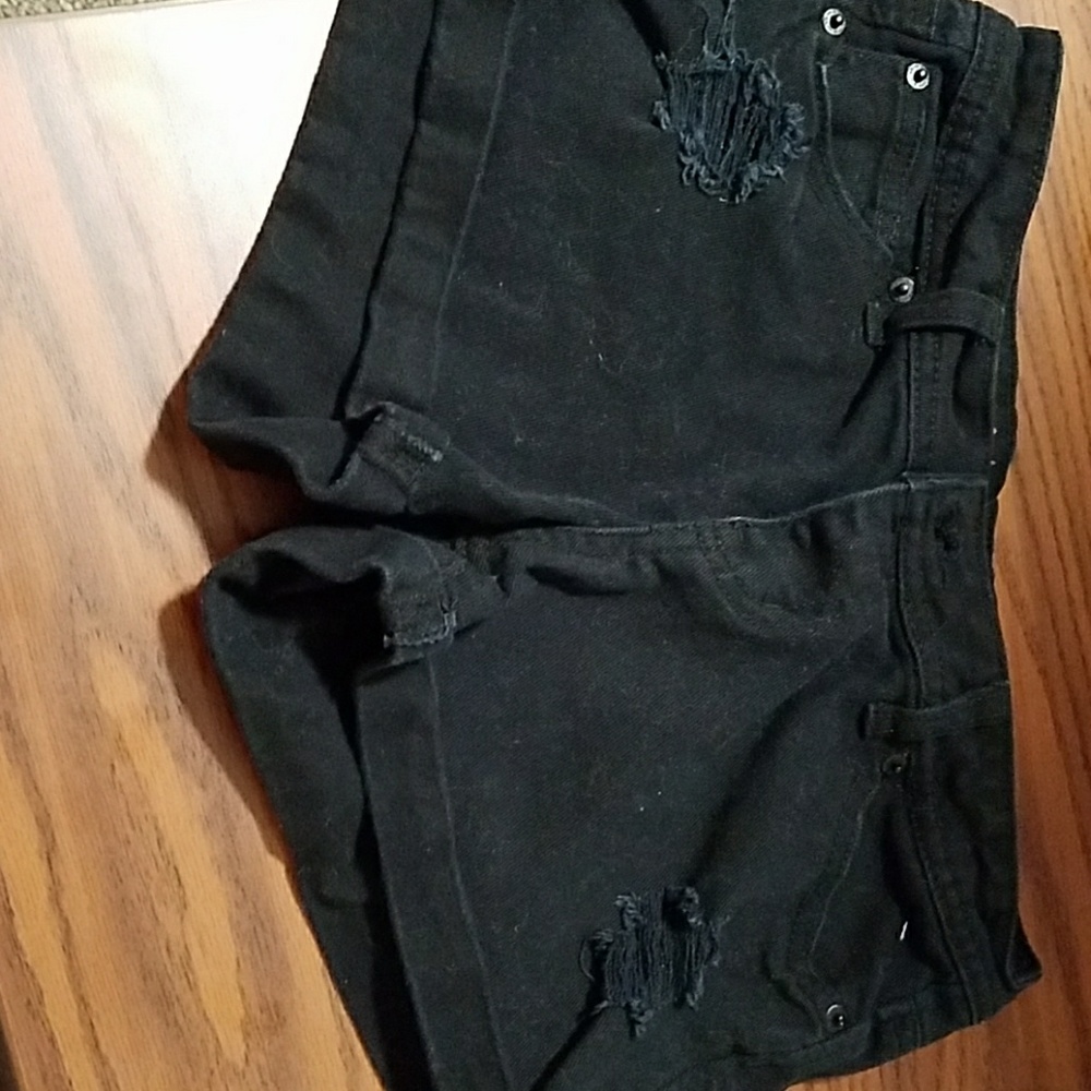 Black booty shorts!!