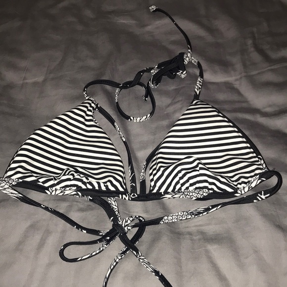 Victoria’s Secret - Swimsuit Top - Picture 2 of 2