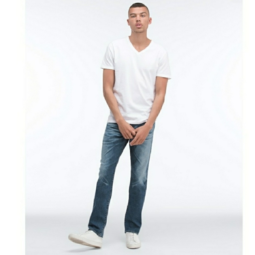 AG The graduate tailored leg jean