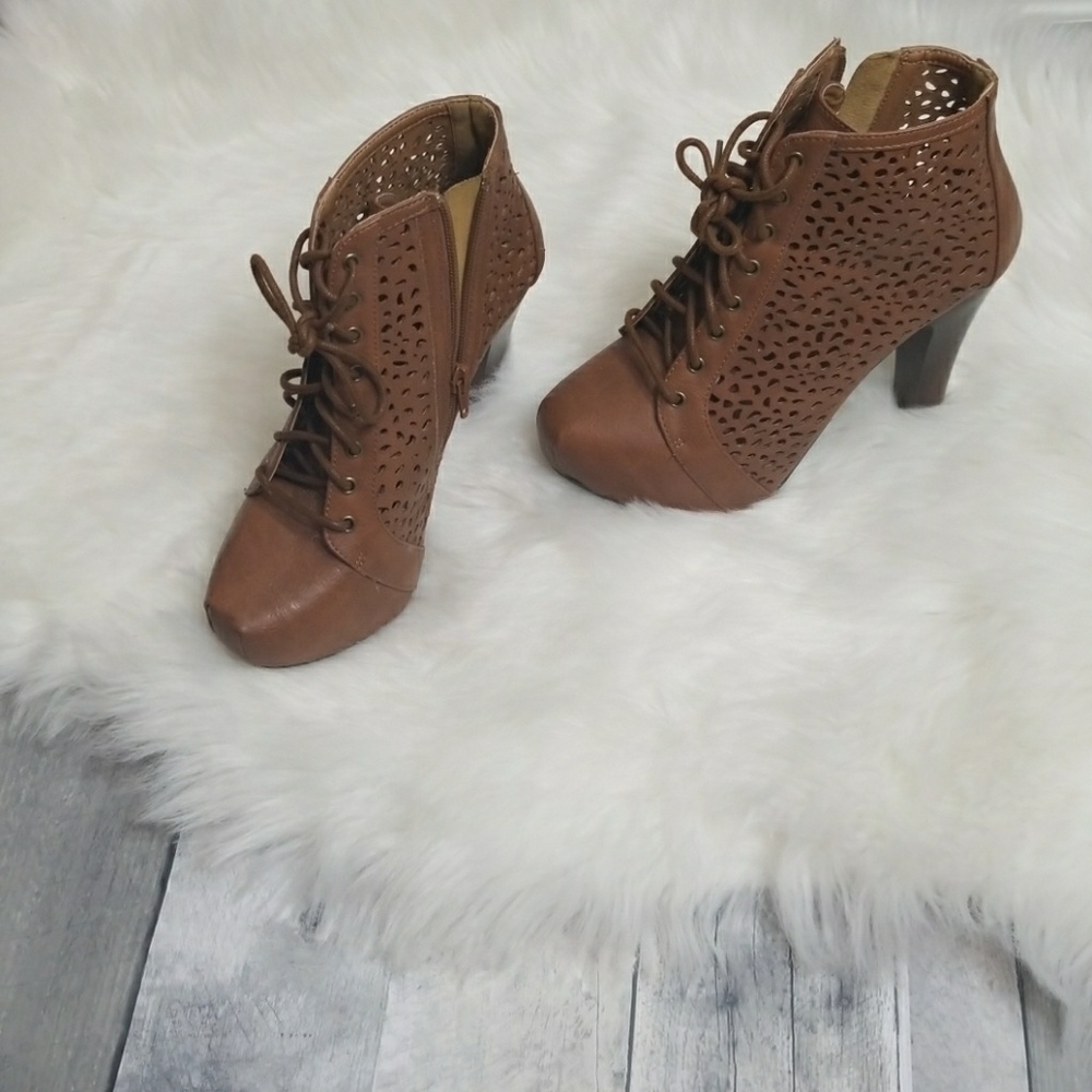 Charlotte russe Heel botties