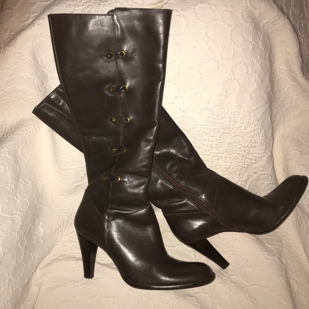 Genuine Leather Brown boots with Leather soles!