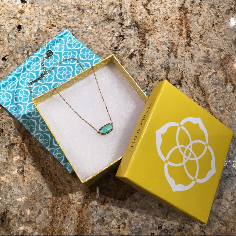 Kendra Scott necklace
