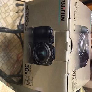 Fuji Digital Camera 30x Zoom (New in box)