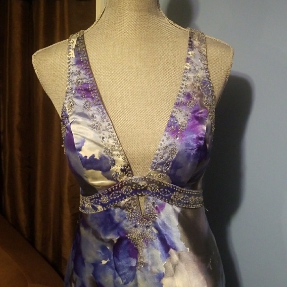 Jump Gown - Picture 3 of 8